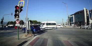 kirmizi-isik-ihlali-kazaya-neden-oldu-iSDEdqaV.jpg