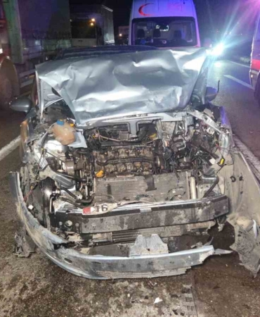 kirmizi-isikta-duran-otomobile-arkadan-carpti-1i-cocuk-5-yarali-lQuJQxzS.jpg