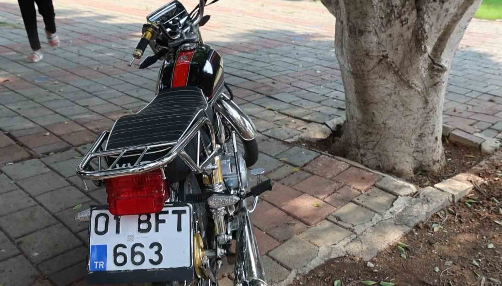 Kırmızı ışıkta geçen ehliyetsiz motosiklet sürücüsüne 85 bin TL para cezası 5 kirmizi isikta gecen ehliyetsiz motosiklet surucusune 85 bin tl para cezasi 1 dwzuu7HK