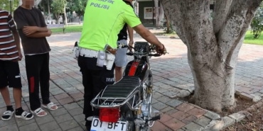 kirmizi-isikta-gecen-ehliyetsiz-motosiklet-surucusune-85-bin-tl-para-cezasi-mhGaXrT9.jpg