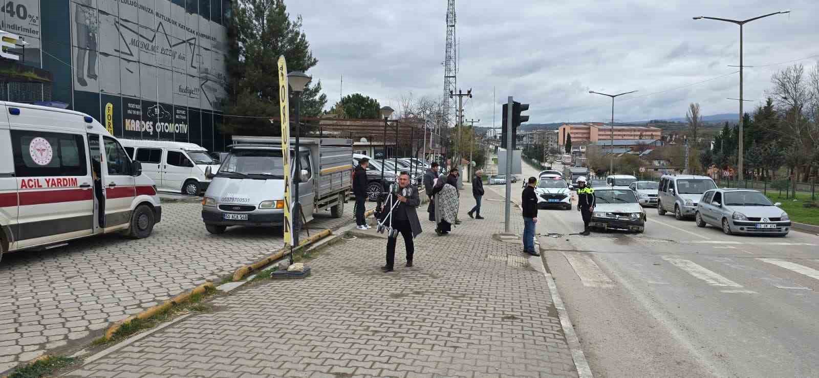 kirmizi isikta kaza 4 yarali 1 2ZUZvQOA