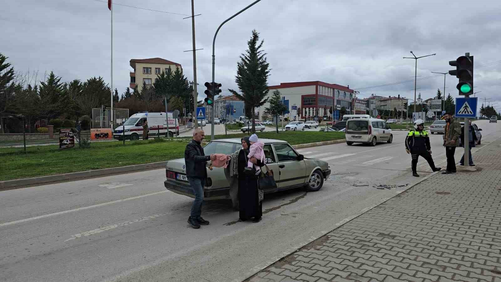 kirmizi isikta kaza 4 yarali 2 w66qfU7h