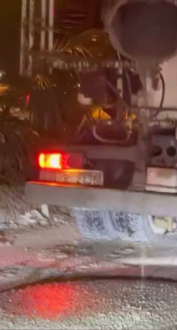 kirmizi isikta yolu betonla kaplayan miksere ceza 3 fg4r97nQ