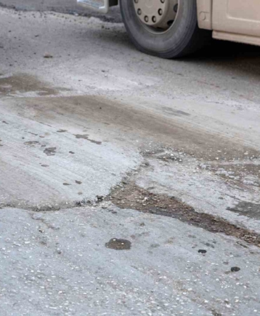 kirmizi-isikta-yolu-betonla-kaplayan-miksere-ceza-azpvViPU.jpg
