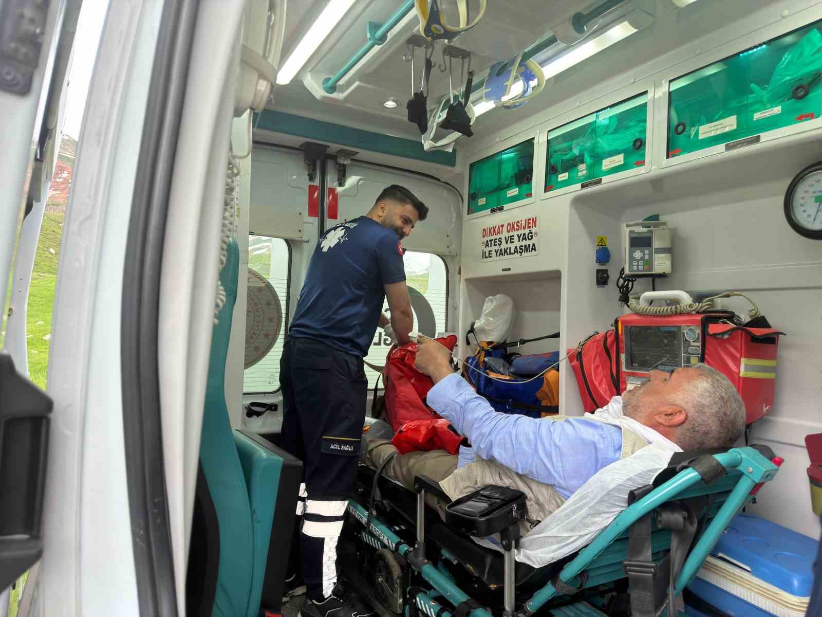 Kırsalda düşerek bacağını kıran şahıs 5 saatlik çalışmayla kurtarıldı 7 kirsalda duserek bacagini kiran sahis 5 saatlik calismayla kurtarildi 3 eLbuvELb