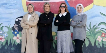 kirsalin-dort-melek-ogretmeni-koy-cocuklarinin-gelecegini-omuzlarinda-tasiyor-vcEXHHJS.jpg