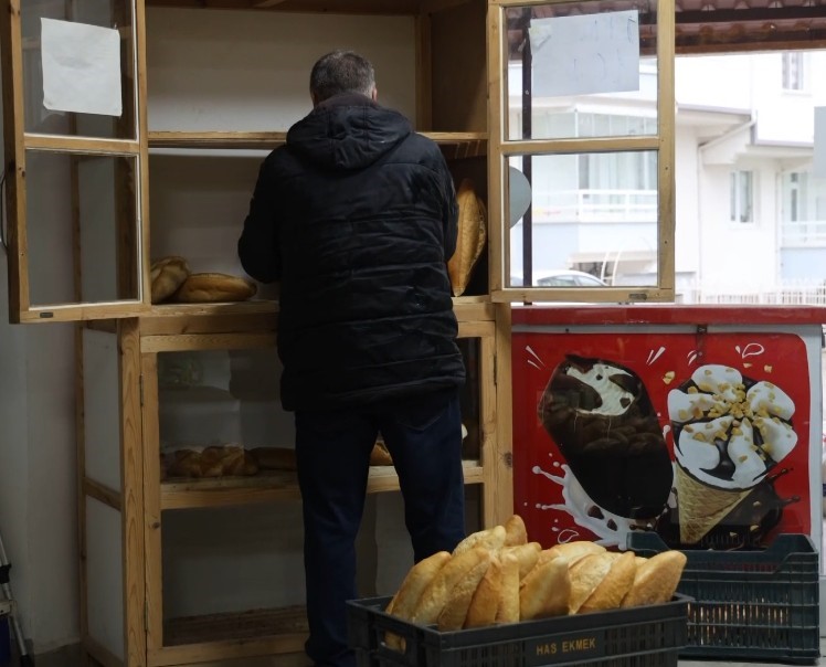 kirsehirde 33 yillik ramazan gelenegi mahalle bakkalindan ihtiyac sahiplerine gida destegi 1 J3kYYeIP