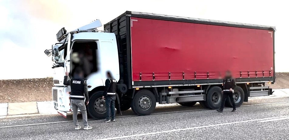 Kırşehir’de 3,5 ton kaçak tütün ele geçirildi 7 kirsehirde 35 ton kacak tutun ele gecirildi 3