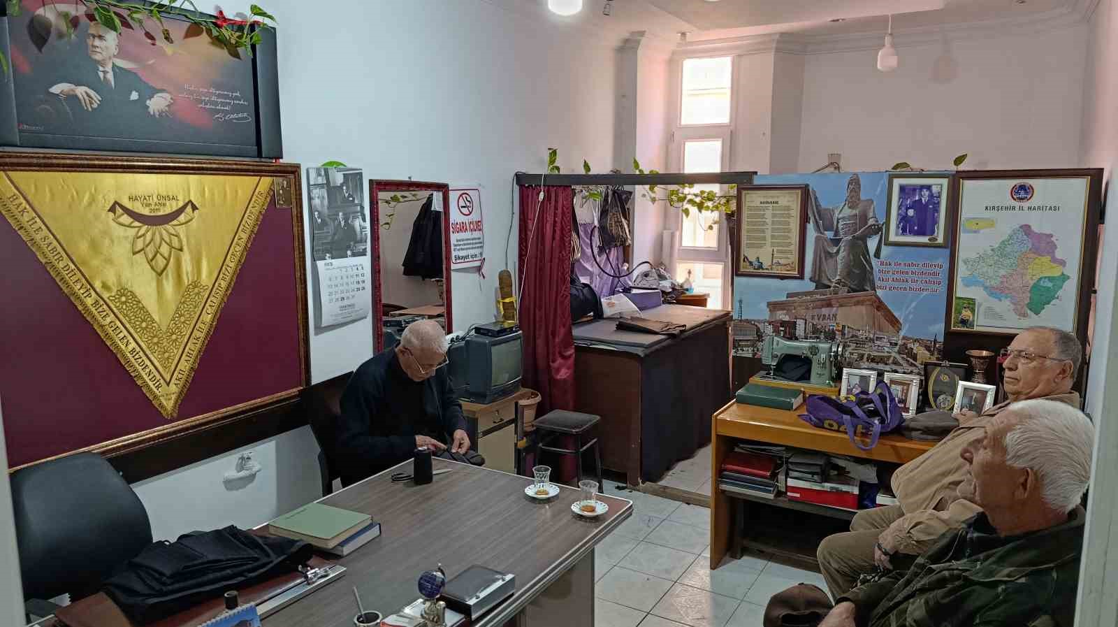kirsehirde 38 yilda sadece 1 kalfa yetistiren terzi ahilik prensiplerinden uzaklasildi 1 IENri7vA