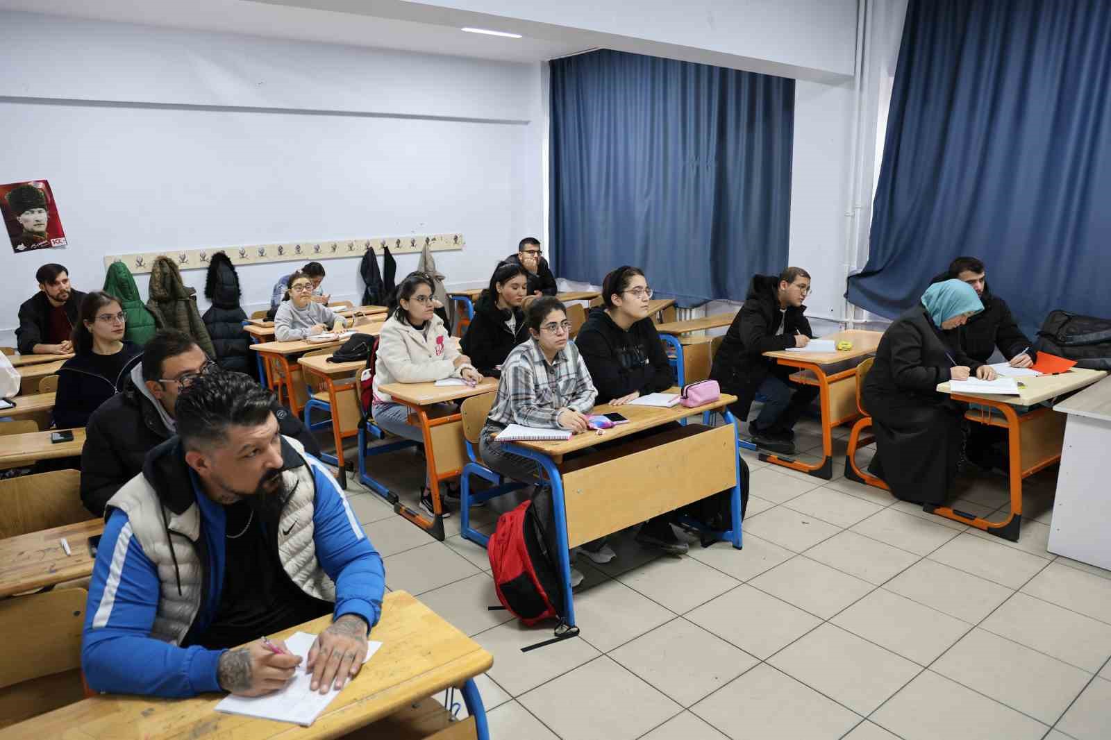 kirsehirde 74 engelli vatandas gonullu ogretmenlerle kpssye hazirlaniyor 0 VyE3VFmh