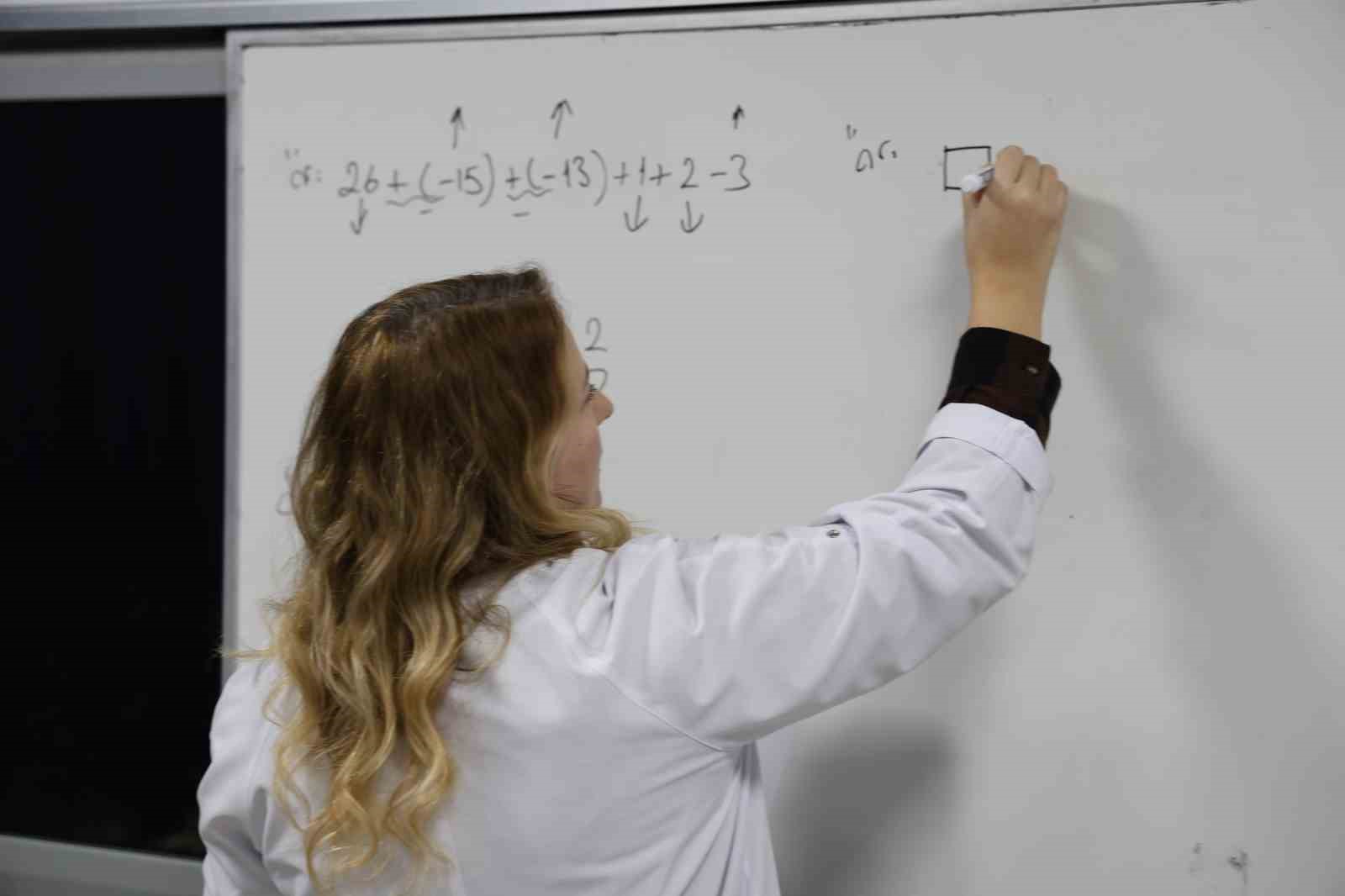 kirsehirde 74 engelli vatandas gonullu ogretmenlerle kpssye hazirlaniyor 1 OQz45KhY