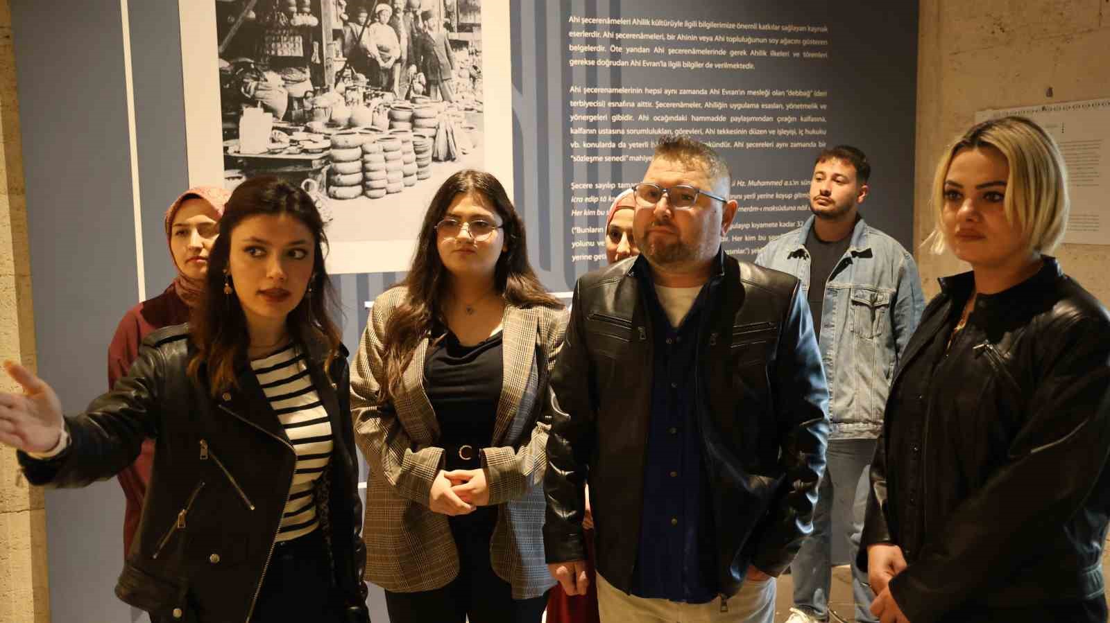 Kırşehir’de gençler 88 saatlik eğitimin ardından müzede rehberlik yapıyor 6 kirsehirde gencler 88 saatlik egitimin ardindan muzede rehberlik yapiyor 2 aNntAb6X