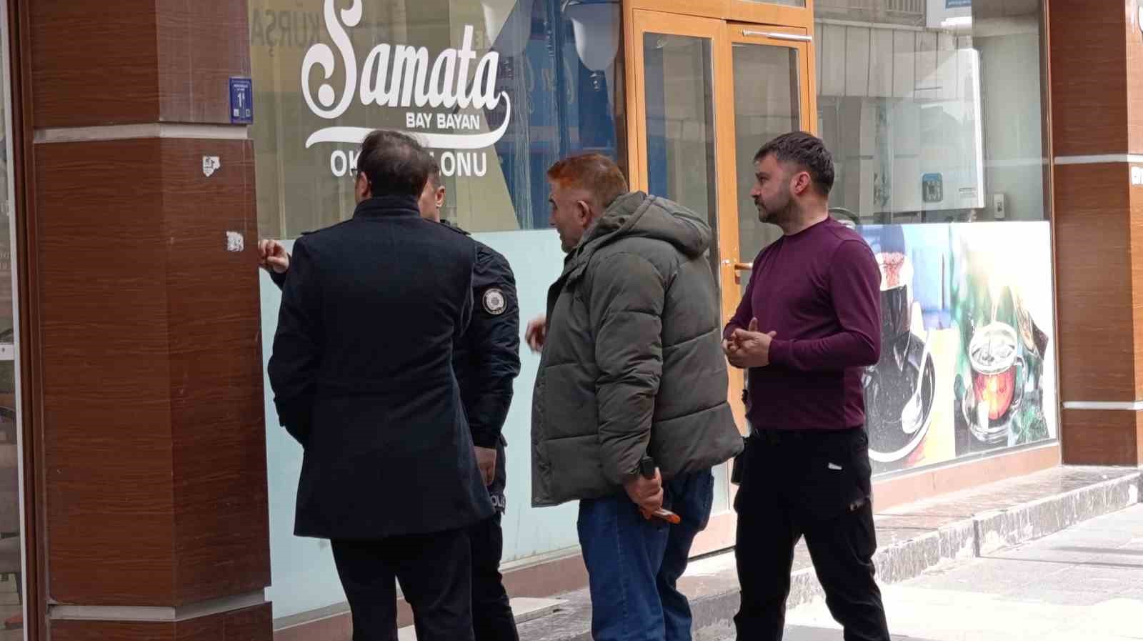 kirsehirde husumetli kavgasi kahvehaneye kursun sikti 2 kisi yaralandi 4 K7CSC3St