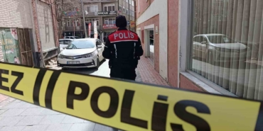 kirsehirde-husumetli-kavgasi-kahvehaneye-kursun-sikti-2-kisi-yaralandi-As1SdRUt.jpg