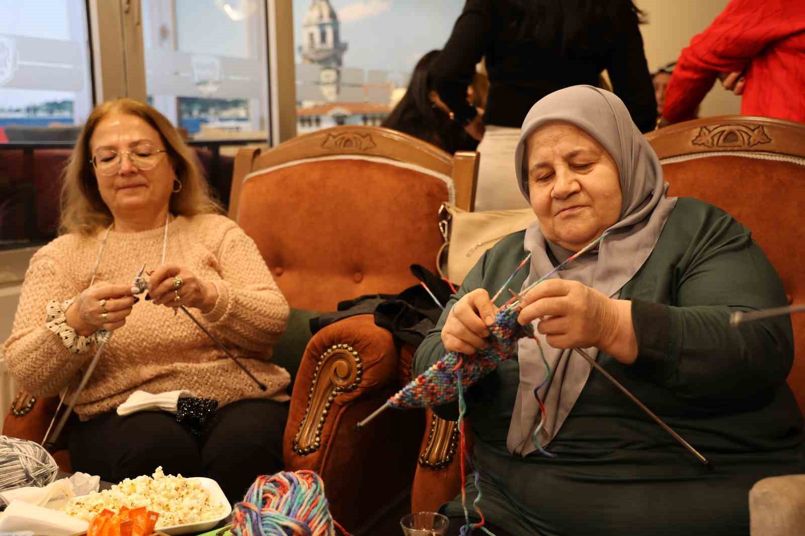 kirsehirde kadinlardan ihtiyac sahibi cocuklara karne hediyesi 4 Oiy3brrY
