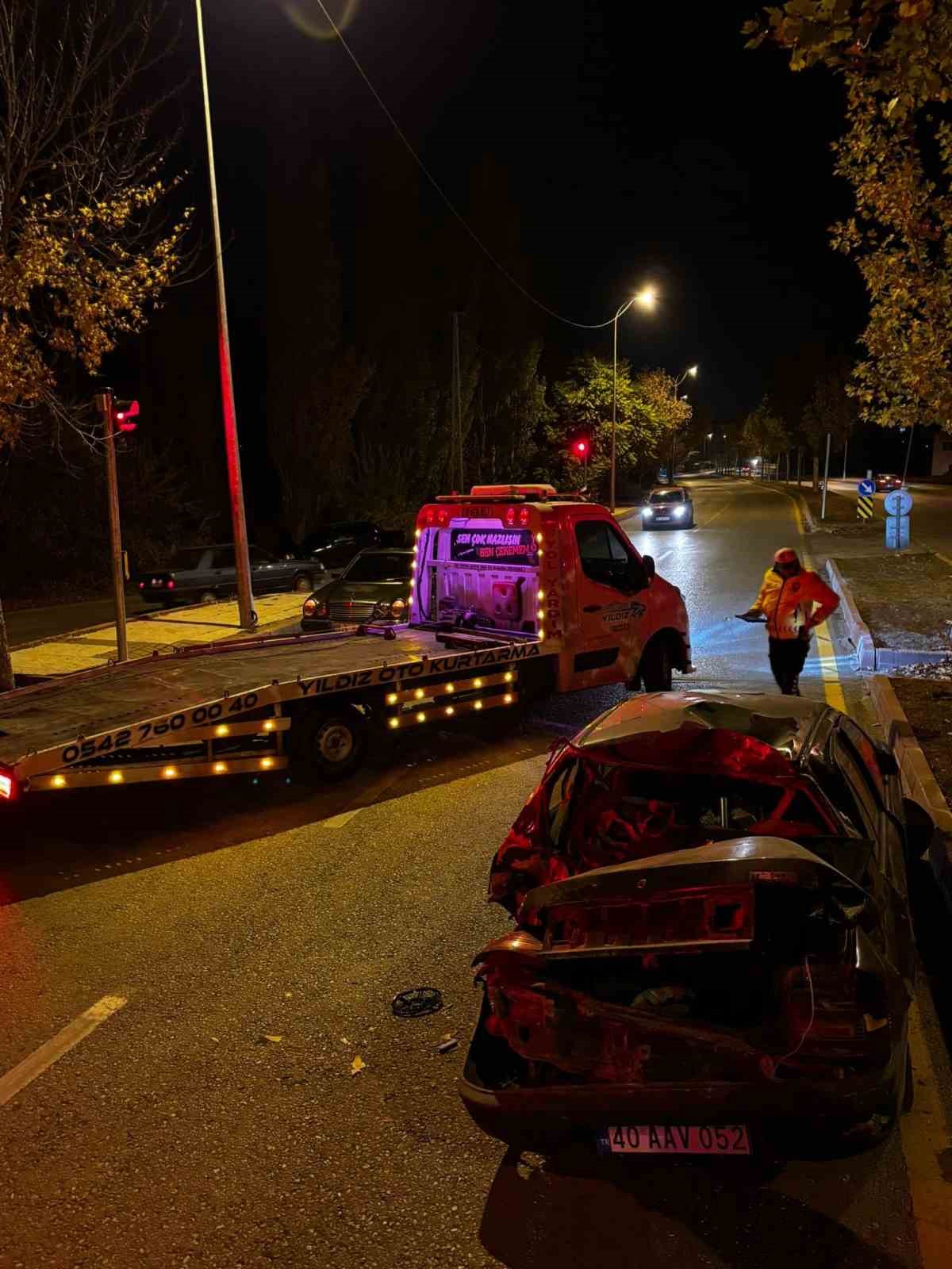 Kırşehir’de kaldırıma çarpan otomobil takla attı: 1 yaralı 4 kirsehirde kaldirima carpan otomobil takla atti 1 yarali 0 6ZRFWvAq