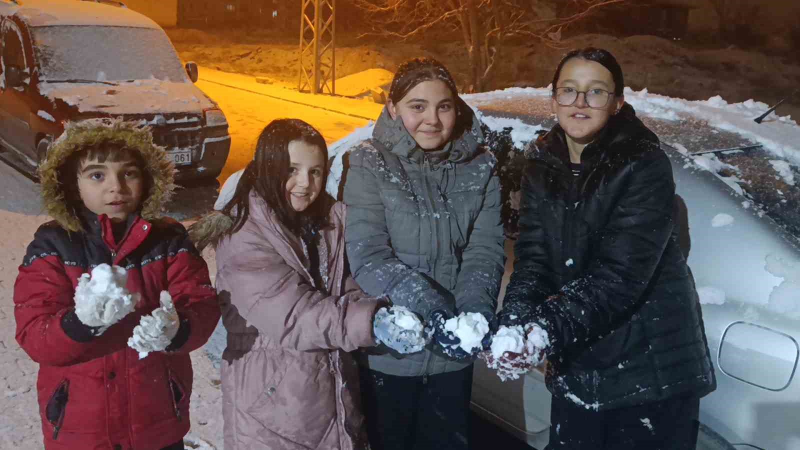 kirsehirde kar yagisi basladi cocuklar kendini disari atti 5 g1tUr2t3