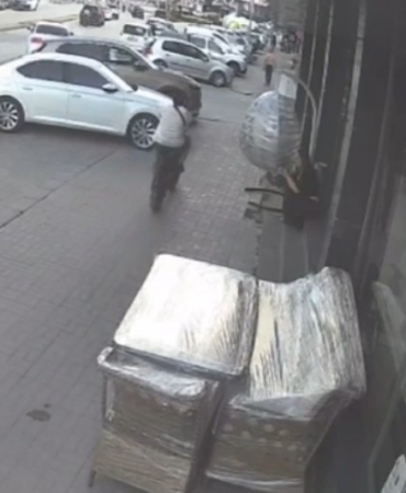 kirsehirde-otomobile-carpan-bisikletli-cocuk-yaralandi-awlYd5xT.jpg