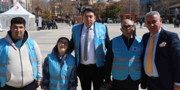 kirsehirde-ozel-bireylerden-kadinlara-gul-ve-karanfil-X6KHaCHd.jpg