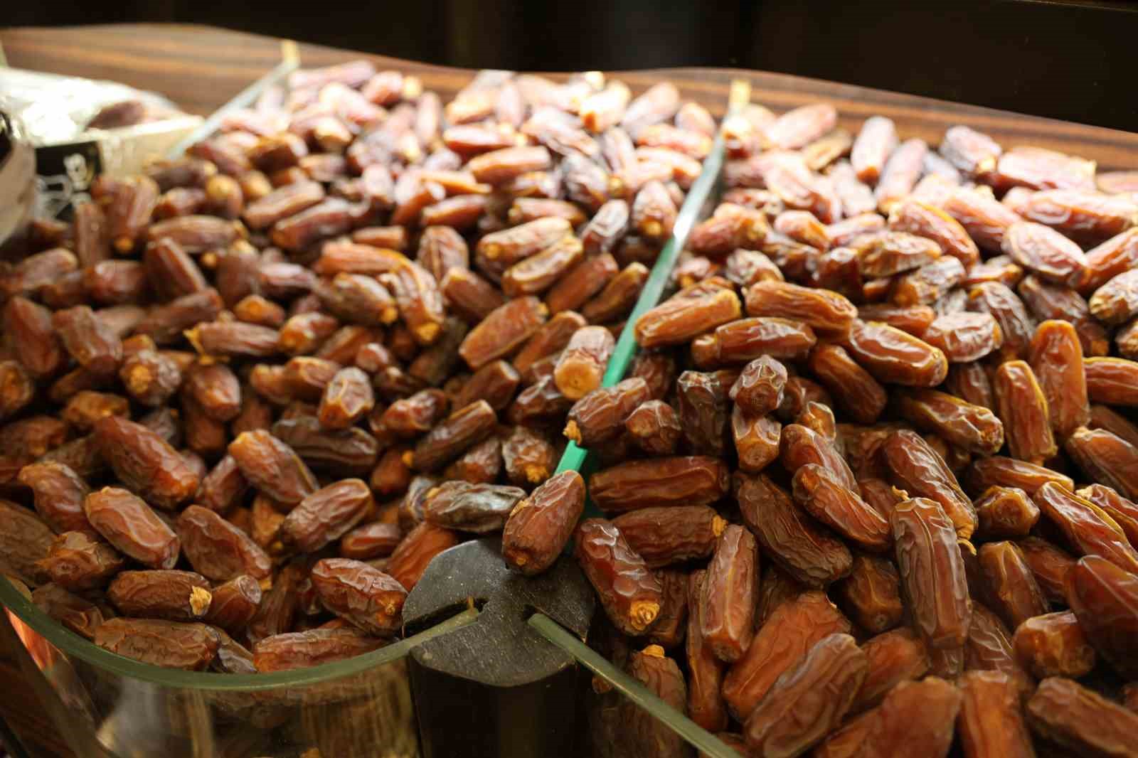 kirsehirde ramazan hareketliligi hurma tezgahlardaki yerini aldi 1 gfmGYLe7