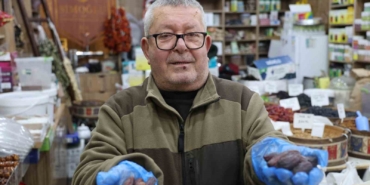 kirsehirde-ramazan-hareketliligi-hurma-tezgahlardaki-yerini-aldi-ZZANcYnC.jpg