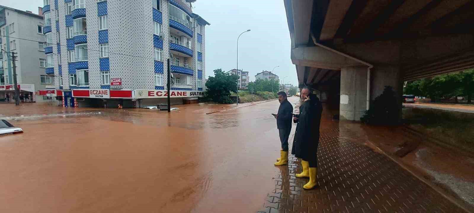 Kırşehir’de sağanak yağış sele dönüştü 6 kirsehirde saganak yagis sele donustu 2 8IeBUHRO