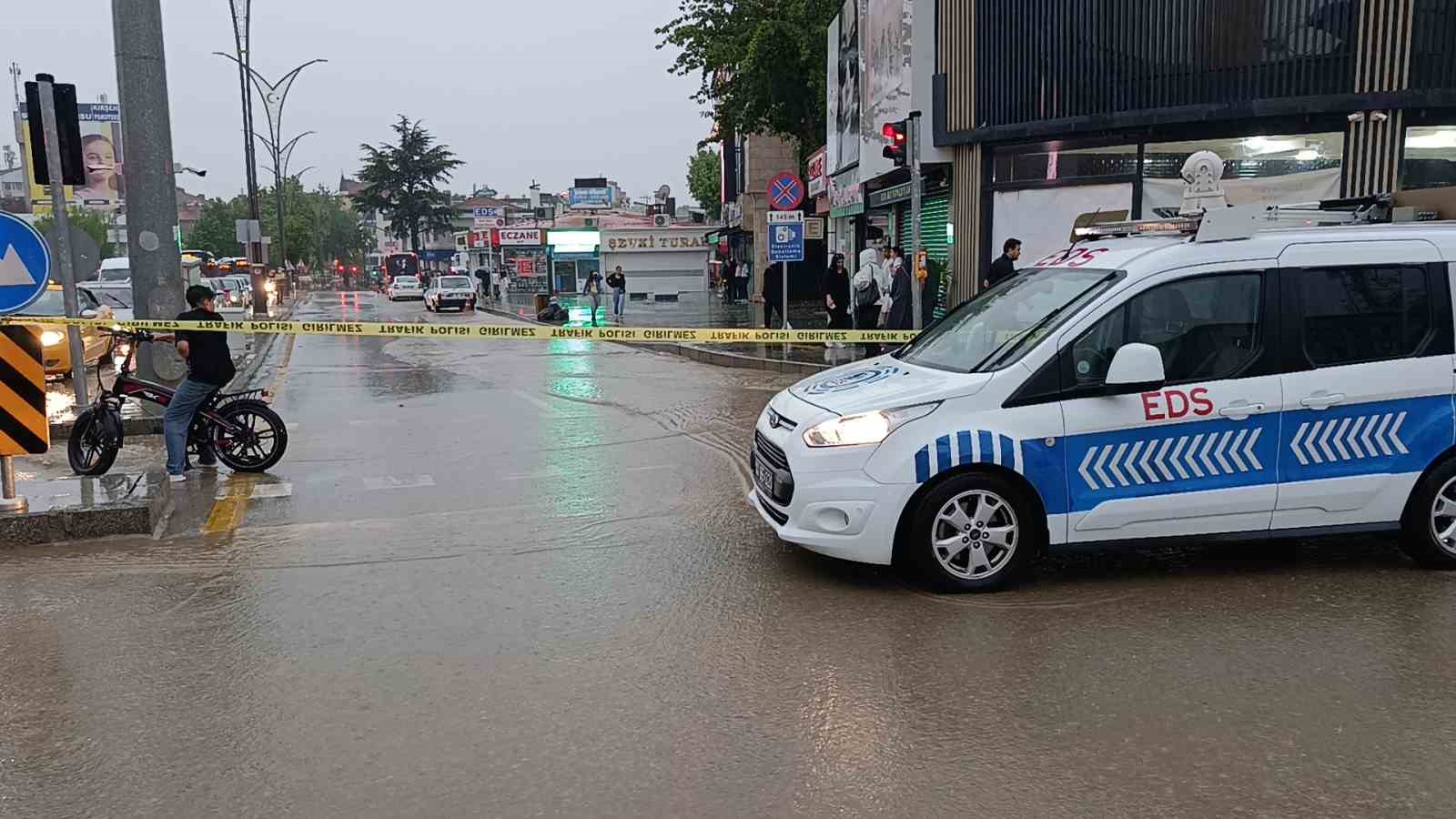 Kırşehir’de sağanak yağış sele dönüştü 8 kirsehirde saganak yagis sele donustu 4 dVQBQBZ8