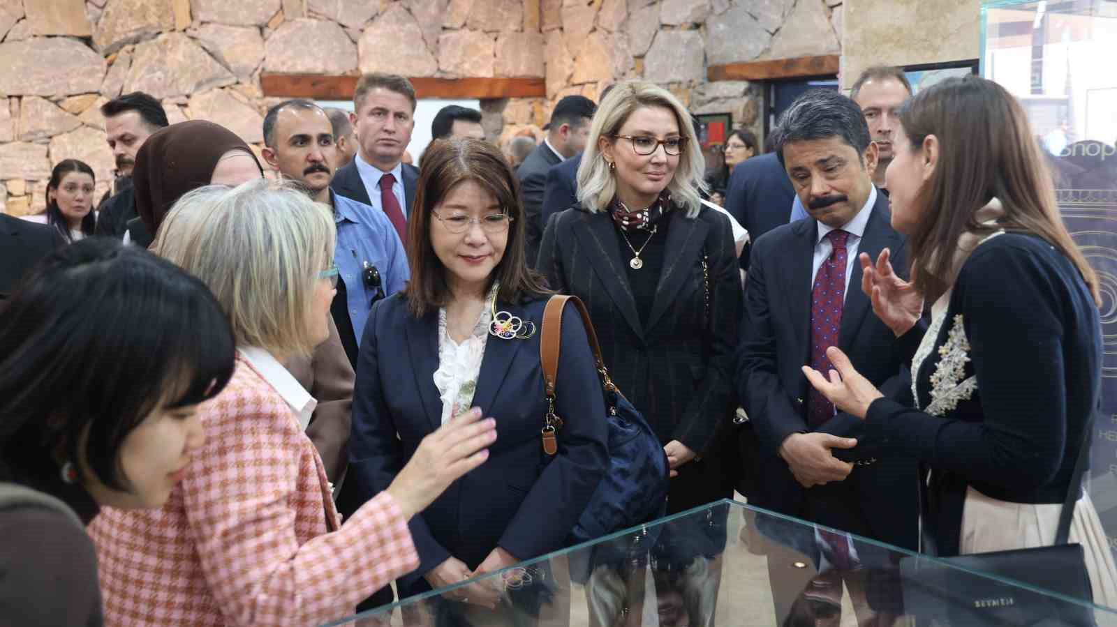 kirsehirde sakura festivali ve plastik sanatlar sergisi acildi 5 b1c6z5HS