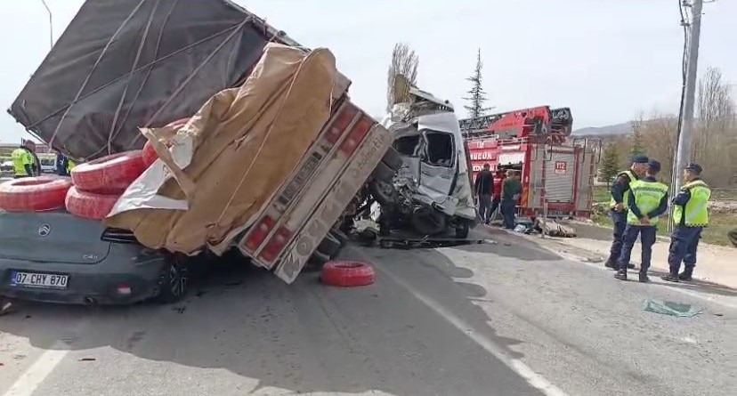 kirsehirde zincirleme kaza 1i agir 5 yarali 1