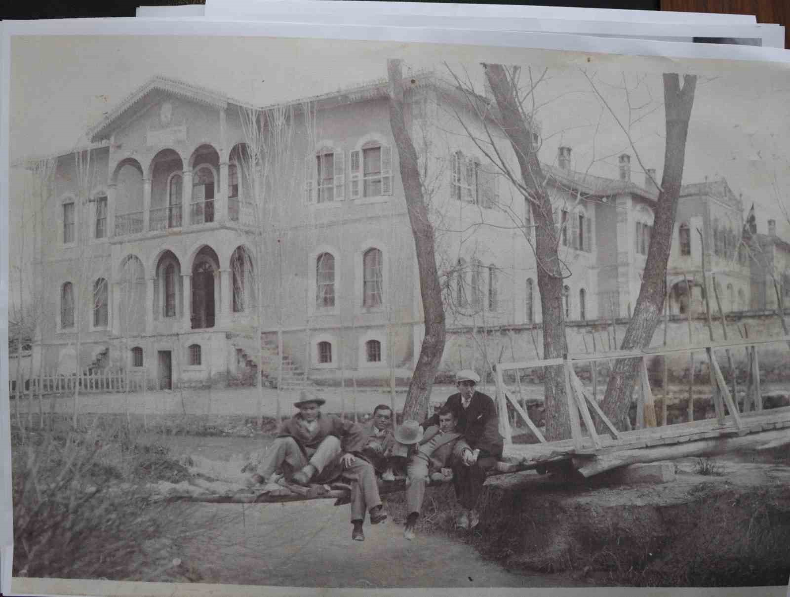 Kırşehir’deki envanter çalışmasında Yunan General Trikopis’in esir tutulduğu hükümet konağının fotoğrafı ortaya çıktı 6 kirsehirdeki envanter calismasinda yunan general trikopisin esir tutuldugu hukumet konaginin fotografi ortaya cikti 2