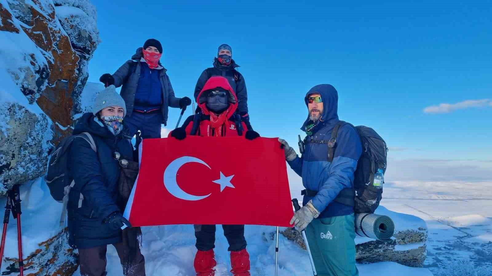 kirsehirli dagcilar gonul daginda istiklal marsi okudu 0 Ds6lzebz