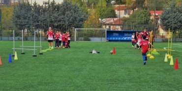 kis-spor-okullarinda-futbol-antrenmanlari-tum-hiziyla-suruyor-naZ67QWj.jpg