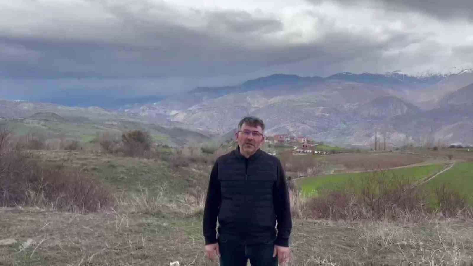 Kış uykusundan uyanan ayı ve yavruları yemek ararken görüntülendi 5 kis uykusundan uyanan ayi ve yavrulari yemek ararken goruntulendi 1 LsqbFWTN