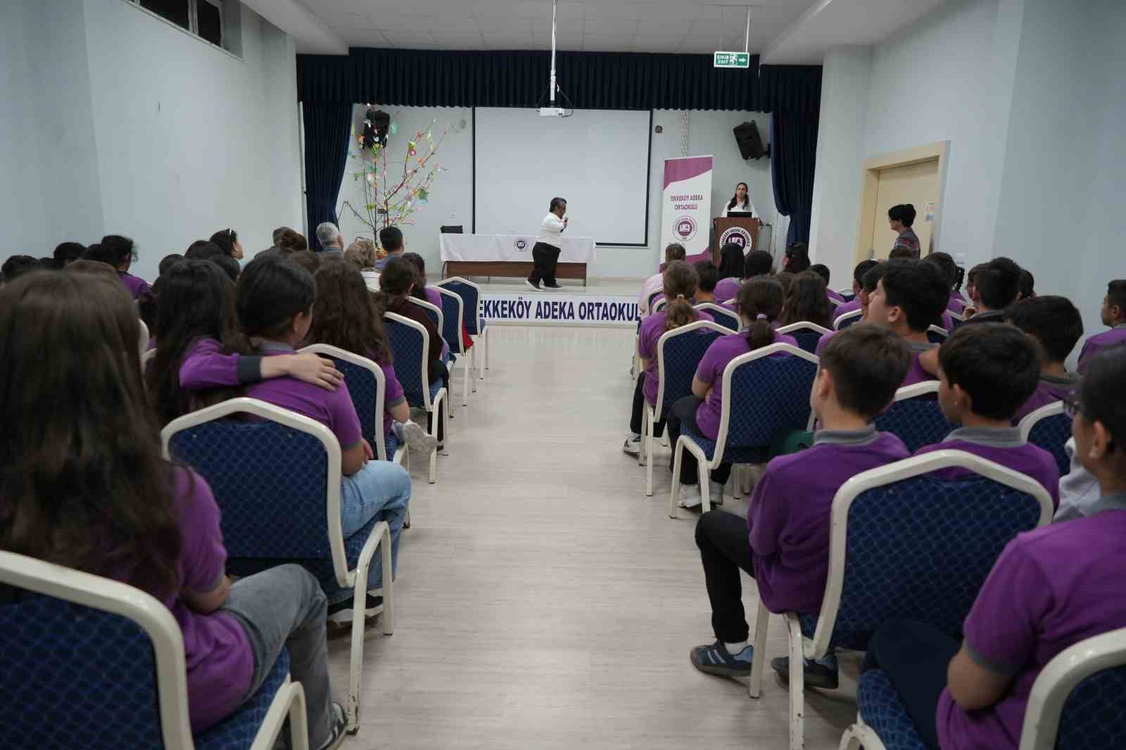 Kısa boyu nedeniyle zorbalık gördü, yaşadıklarını öğrencilerle paylaşıyor 5 kisa boyu nedeniyle zorbalik gordu yasadiklarini ogrencilerle paylasiyor 1