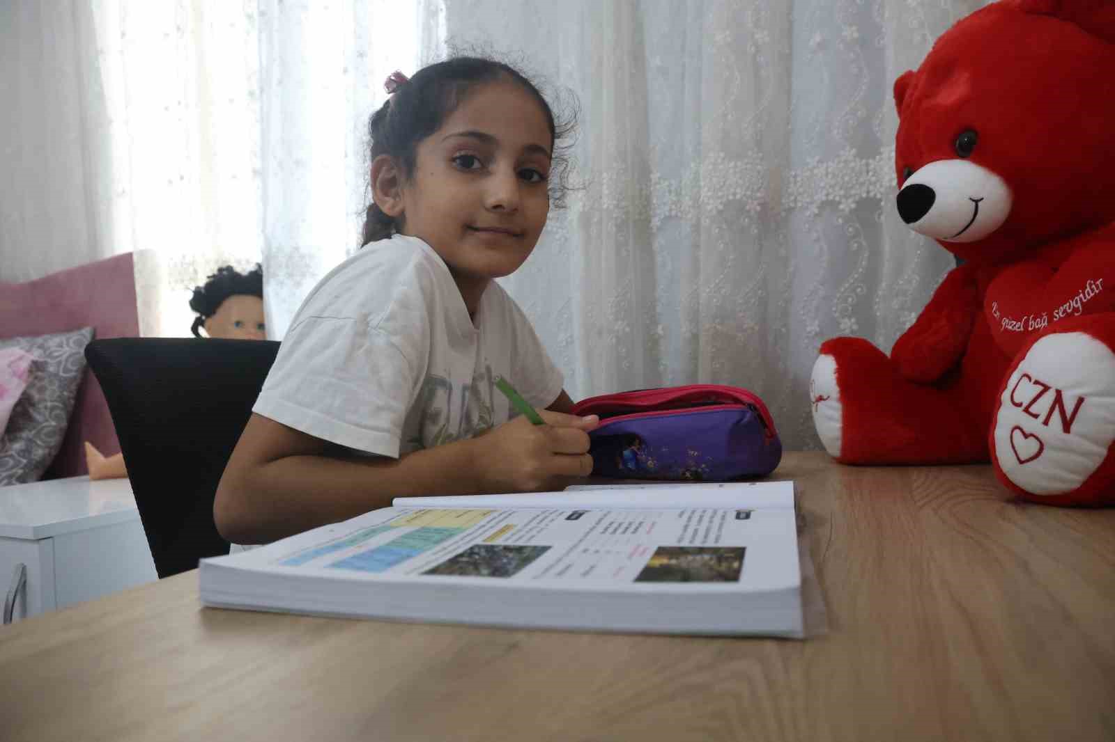 Kışı ailesiyle birlikte yeni yuvasında geçirecek olmanın mutluluğunu yaşayan depremzede kadın: "Evim hayallerimizden bile daha güzel" 6 kisi ailesiyle birlikte yeni yuvasinda gecirecek olmanin mutlulugunu yasayan depremzede kadin evim hayallerimizden bile UHmZBUSH