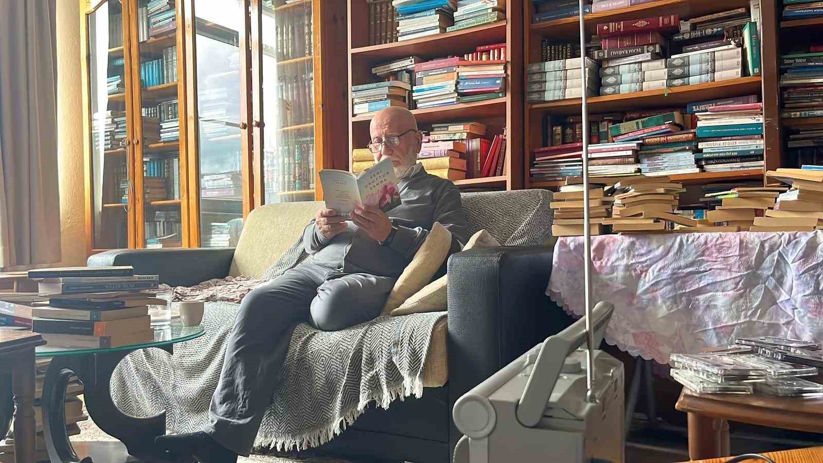 kitap aski cocuklukta basladi 11 bin kitaba ulasti 12 5e9HV62C