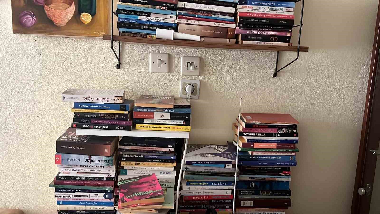 kitap aski cocuklukta basladi 11 bin kitaba ulasti 3