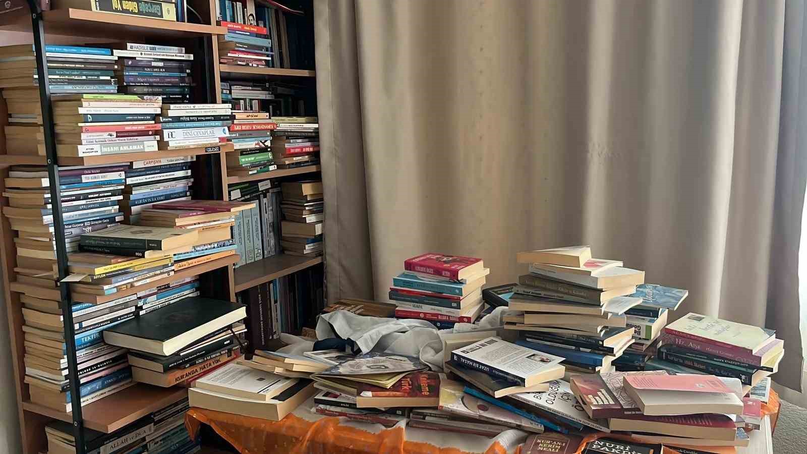 kitap aski cocuklukta basladi 11 bin kitaba ulasti 7