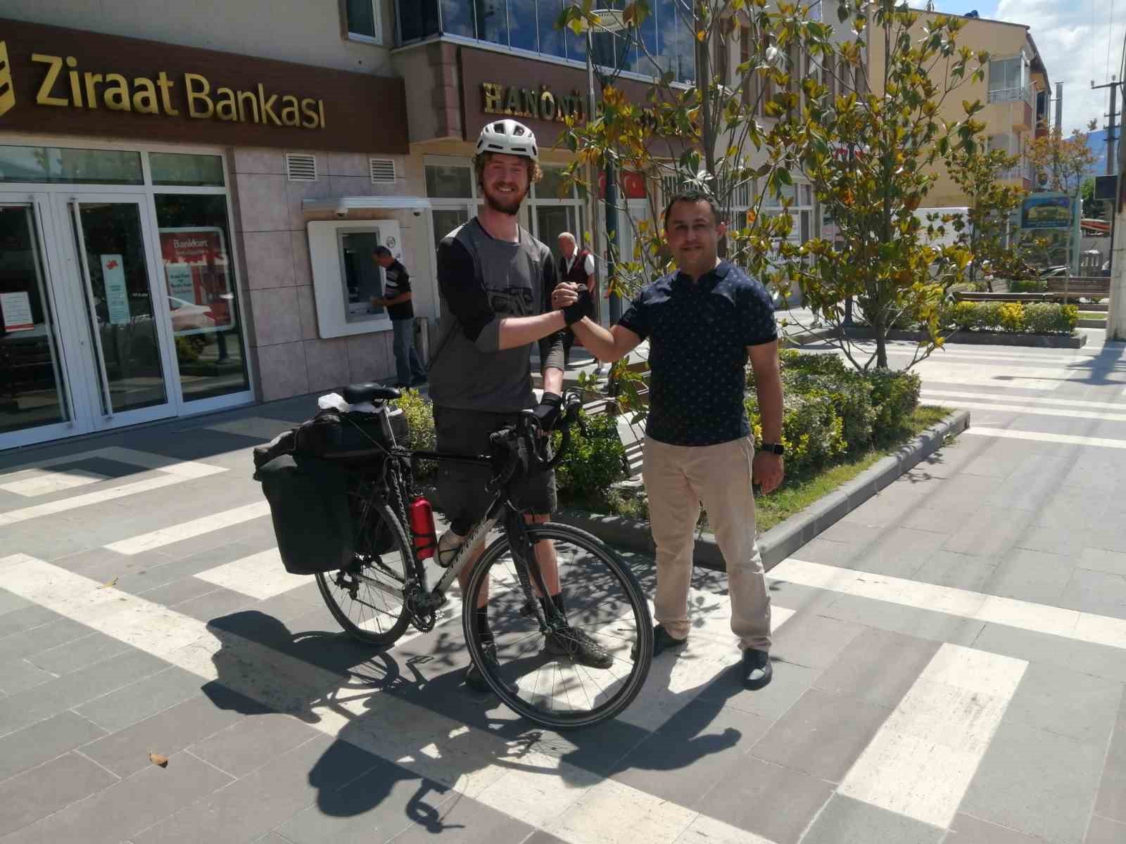 Kız arkadaşından ayrılınca dünya turuna çıkan genç gezgin bir yılda 8 bin kilometre pedal çevirdi 5 kiz arkadasindan ayrilinca dunya turuna cikan genc gezgin bir yilda 8 bin kilometre pedal 2cBKeKKX