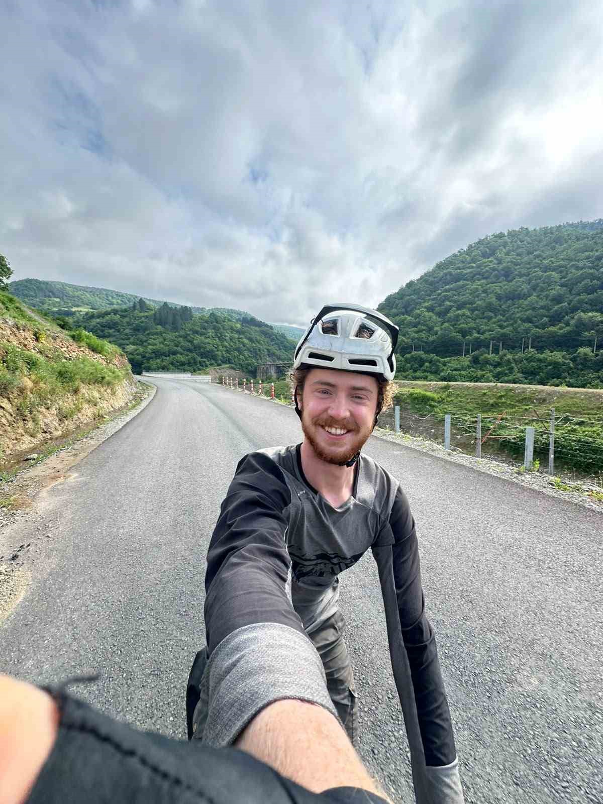 Kız arkadaşından ayrılınca dünya turuna çıkan genç gezgin bir yılda 8 bin kilometre pedal çevirdi 6 kiz arkadasindan ayrilinca dunya turuna cikan genc gezgin bir yilda 8 bin kilometre pedal SuAZRYvU
