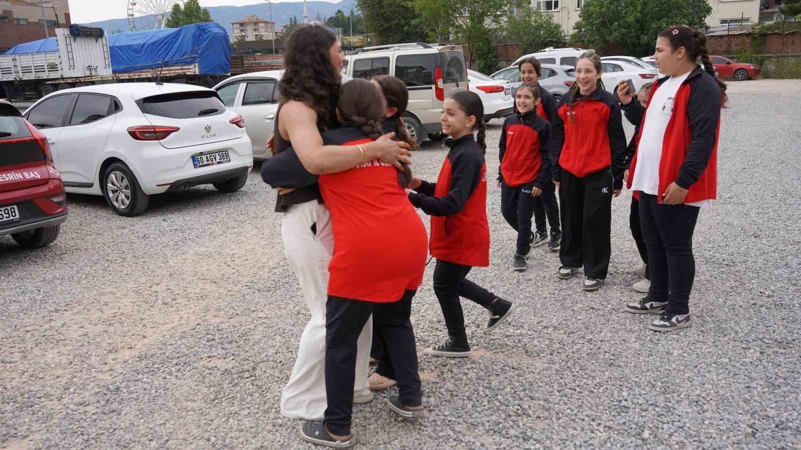 kiz cocuklarinin gures hayali nesrin basla buyuyor 2 ktGvbkOG