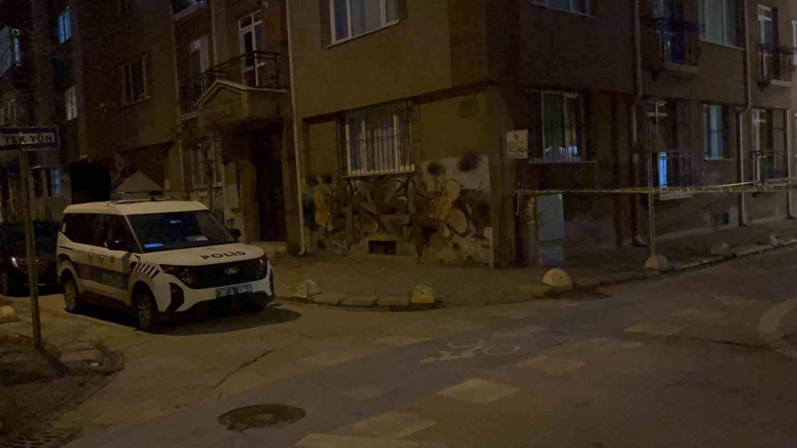 ’Kız’ kavgası kanlı bitti: 4 yerinden bıçaklanan genç ağır yaralandı 7 kiz kavgasi kanli bitti 4 yerinden bicaklanan genc agir yaralandi 3 hPRHukqv