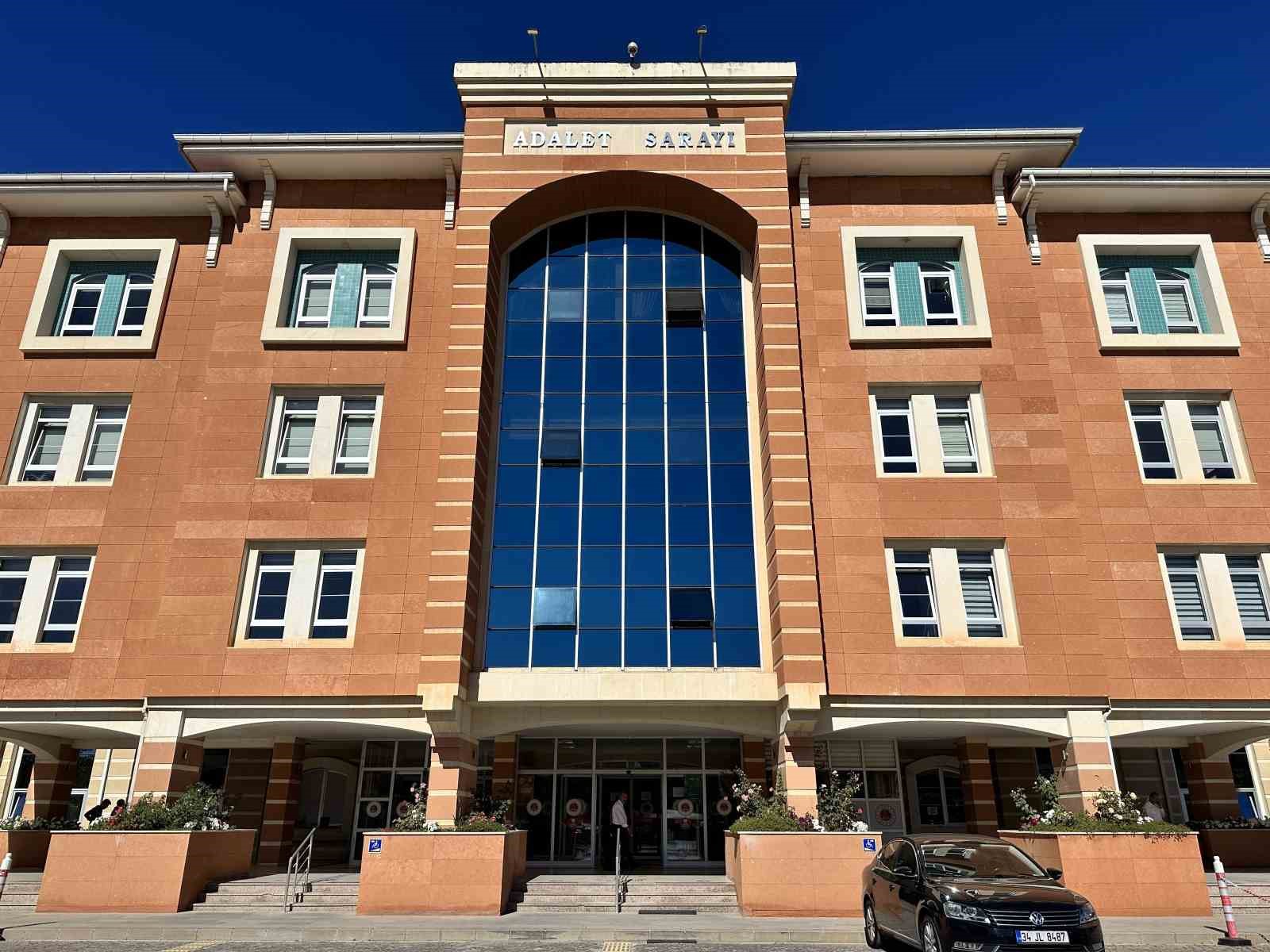 kiz meselesi cinayetinde 2 saniga hapis cezasi 0 gE5IdkPl