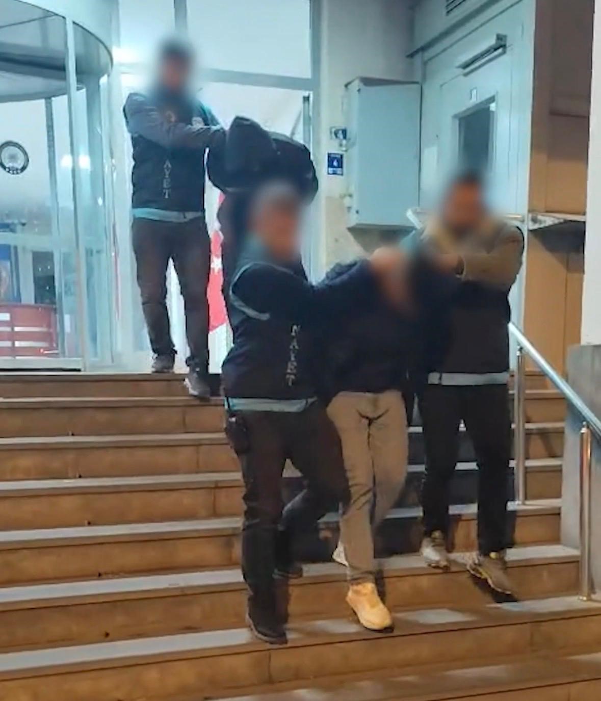 kiz meselesinden cikan cinayette 5 suphelinin 3u tutuklandi 0 guKVQwJK