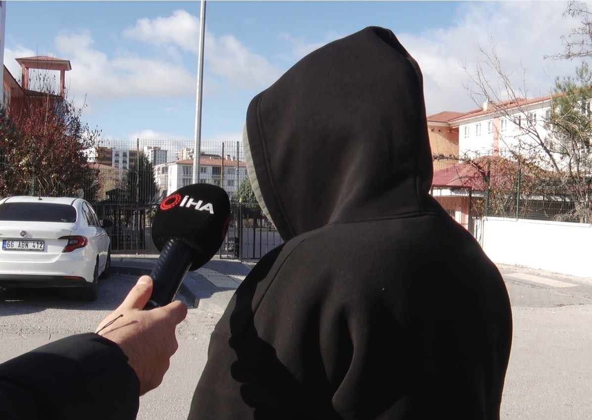 kiz ogrencilerine cinsel organinin fotografini gonderen tacizci ogretmen tutuklandi 2 NfQFRtUk