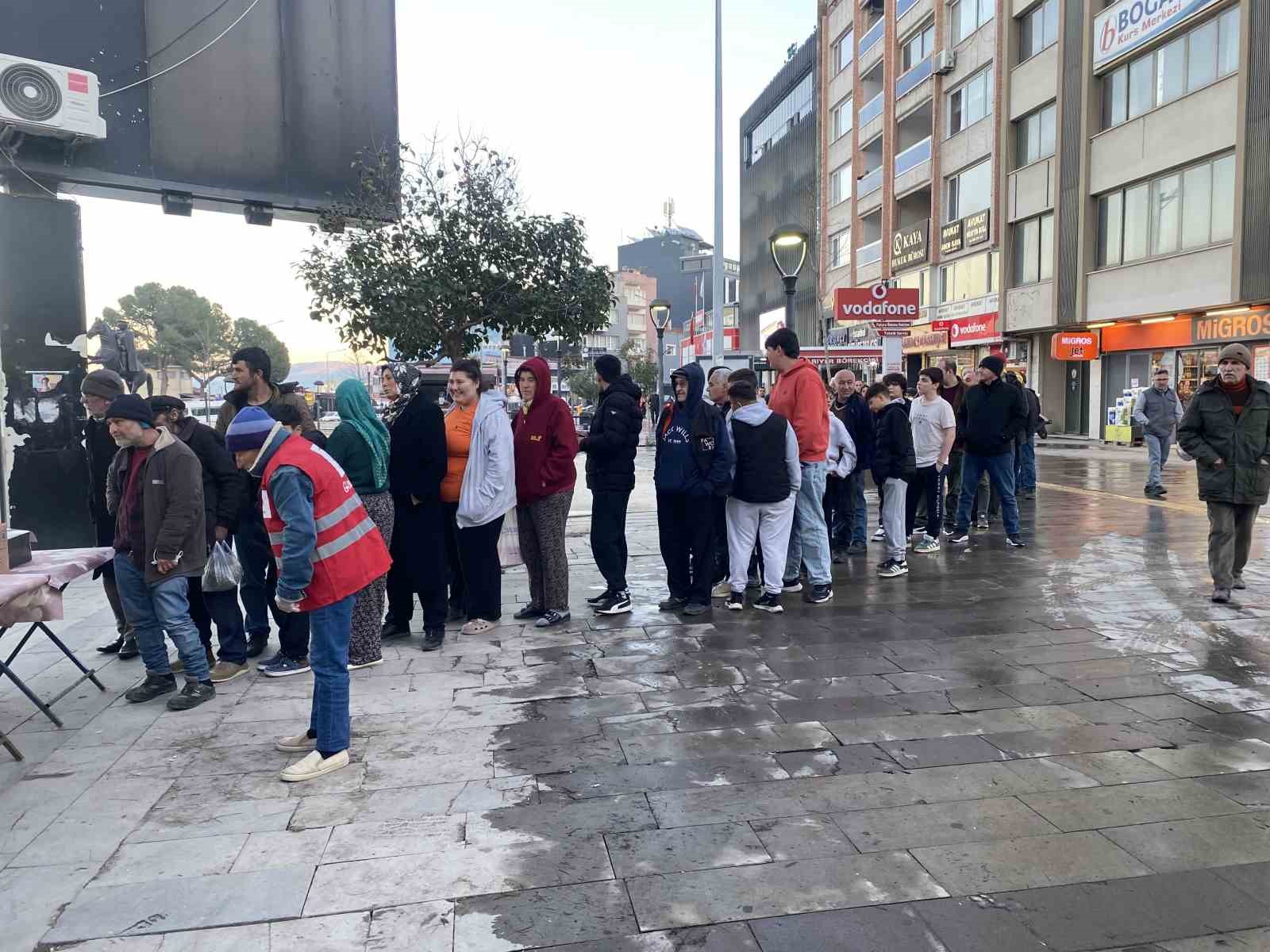 kizilay alasehirde 12 bin kisiye ramazan sofrasi kuracak 2 4yJD7AFJ