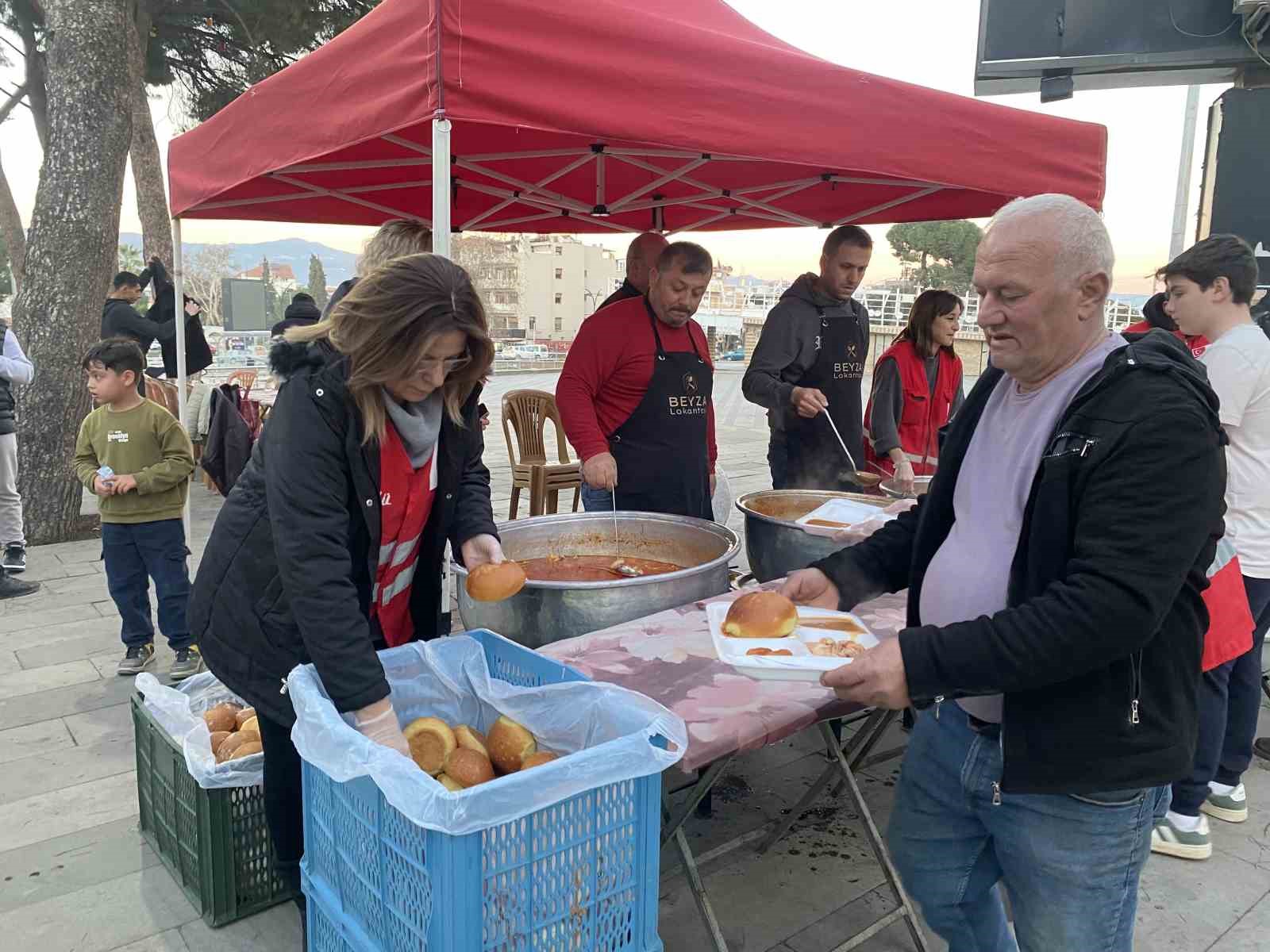 kizilay alasehirde 12 bin kisiye ramazan sofrasi kuracak 5 Peua7Vqr