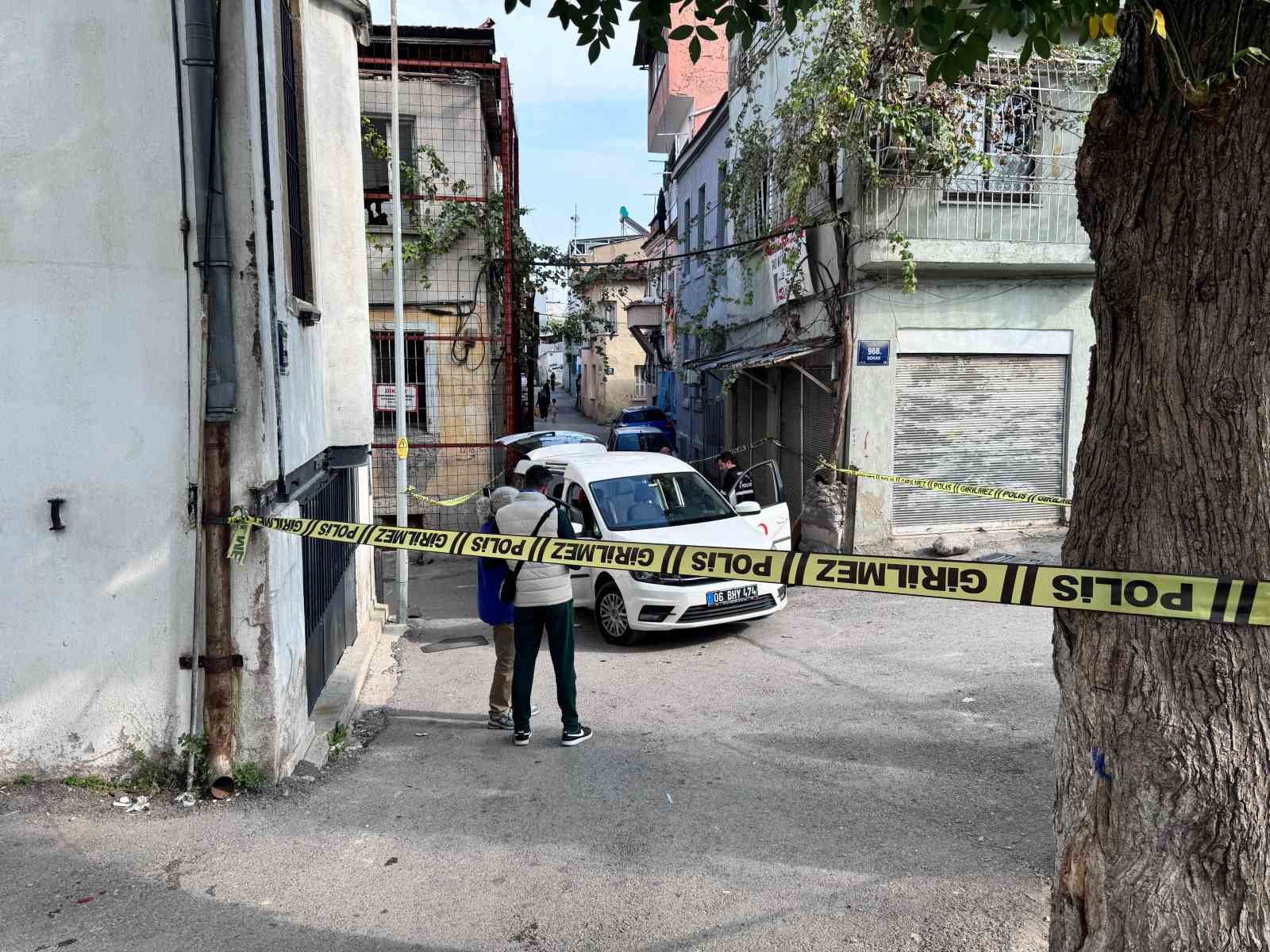 Kızılay personeli yemek dağıtırken vuruldu 4 kizilay personeli yemek dagitirken vuruldu 0 Xabqe1w4