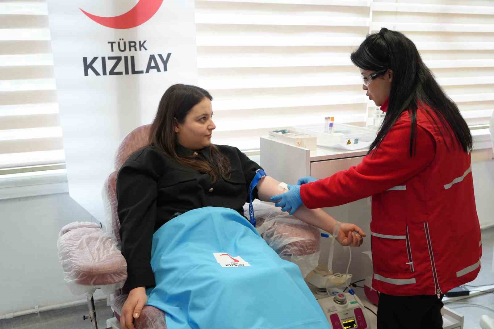 kizilaya 3 milyonuncu kan bagisi gaziantepten 3 SdptsDj4