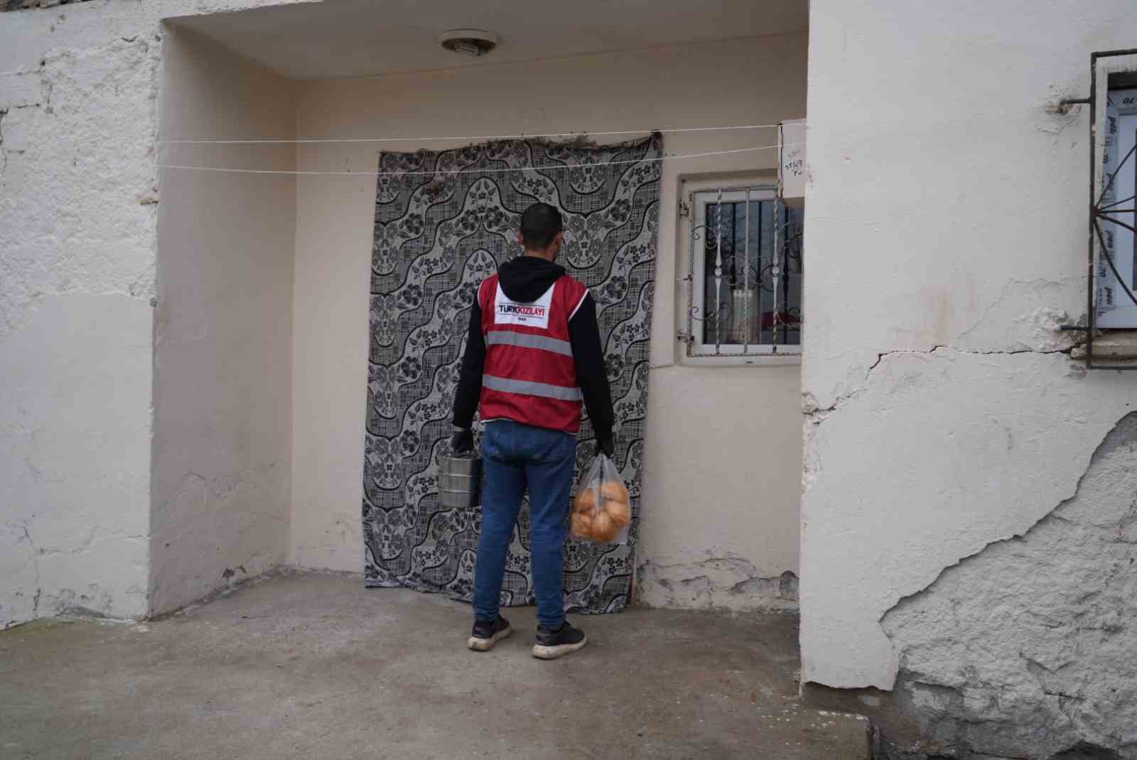 kizilaydan gunluk bin kisiye sicak yemek destegi 0
